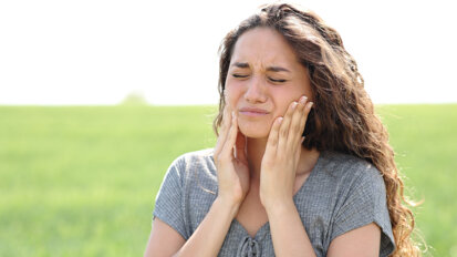 Adolescentes do sexo feminino sofrem mais com dor associada à articulação temporomandibular