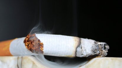 Bierne palenie zwiększa ryzyko choroby dziąseł