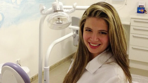 Dentista brasileira é premiada com bolsa de estudos pelo Tribune CME