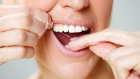 Mais de um quarto dos norte-americanos mentem ao seu dentista sobre usar fio dental