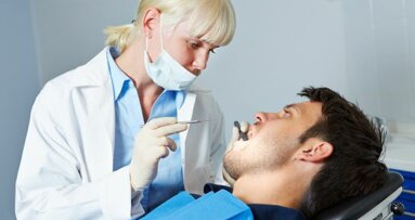 Helft Nederlanders wil tandarts terug in basisverzekering