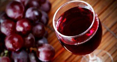 Червеното вино може да забави бактериалния растеж в устната кухина