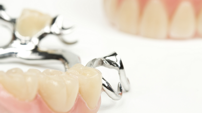義歯で高齢者のADL保持を－求められる医科歯科連携－