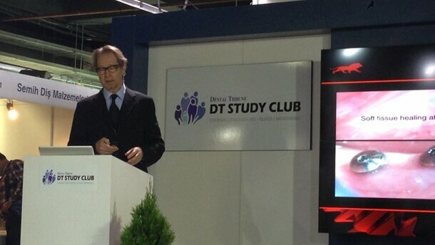 Dr Robert Fromental a tenu une conférence sur le podium du DT Study Club, pendant le congrès de la FDI à Istanbul