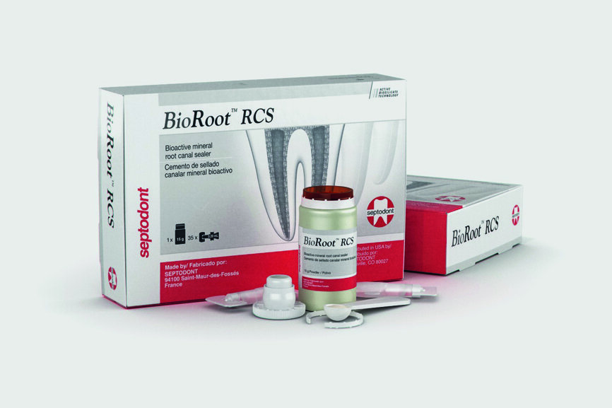 Fig. 9 : BioRoot est un ciment de scellement endodontique bioactif qui induit une reminéralisation, la formation d’un dépôt d’hydroxyapatite et la régénération du tissu vivant.