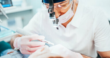 Analiza preživljavanja zuba nakon endodontske terapije u populaciji SAD