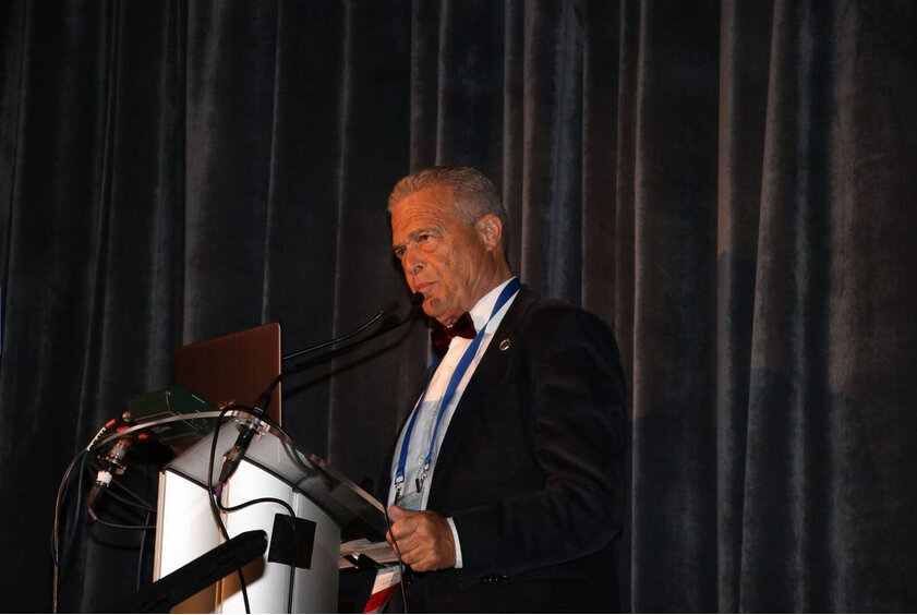 Dr Gérard Scortecci lors de sa conférence de l'Euro Implanto (Photo Philippe Alibert)