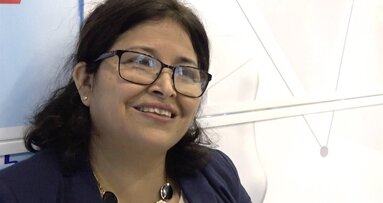 Paula Pajuelo explica los beneficios del Recaldent