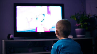 Les habitudes télévisuelles peuvent influencer la santé buccodentaire, selon une étude