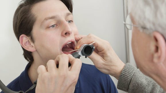 I malati di cancro della bocca aspettano a lungo prima di vedere il medico