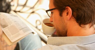 Мъжете, които пият кафе, са с по-нисък риск от пародонтално заболяване