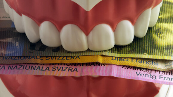 Schweizer vertrauen Preisaussage des Zahnarztes