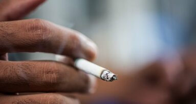 Plano de tratamento de implante deve ser adaptado para fumantes, sugere a pesquisa