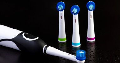 Researchers associate electric toothbrushing with tooth retention