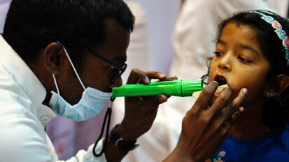 Cải thiện sức khỏe răng miệng ở Ấn Độ bằng xe nha khoa di động