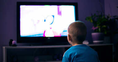 Les habitudes télévisuelles peuvent influencer la santé buccodentaire, selon une étude