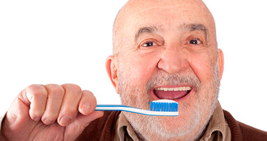 Pessima l’igiene orale degli “over 60”. Il 90% non lava i denti dopo i pasti