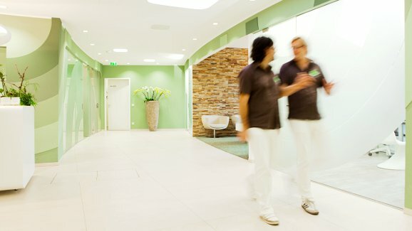 Know-How обиколки: IDS развежда посетителите сред водещите дентални клиники в Кьолн