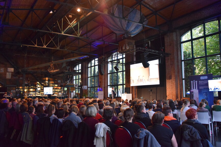 Der Veranstaltungsort Da Capo im Leipziger Stadtteil Plagwitz bot ein industrielles Flair. (© DTI)