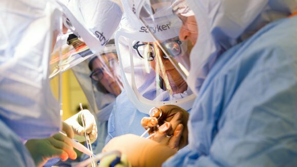 Brånemark faz primeira cirurgia de integração óssea em amputado nos EUA