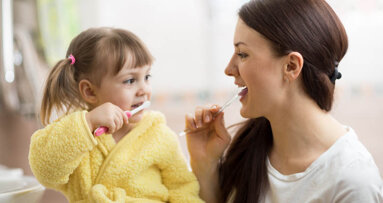 Изследване открива възможна връзка между загубата на зъби при майките и броя членове в семейството