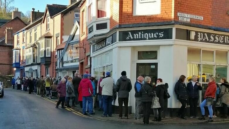 Residents line up for hours to register with dentist in Wales