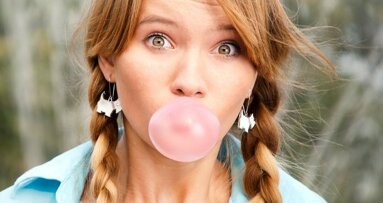 Le chewing-gum semblerait être une raison des migraines chez les enfants et les adolescents