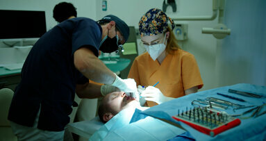 Patient erhält Zahnimplantat unter Selbsthypnose: „Es war leicht, den Schmerz abzuschalten“