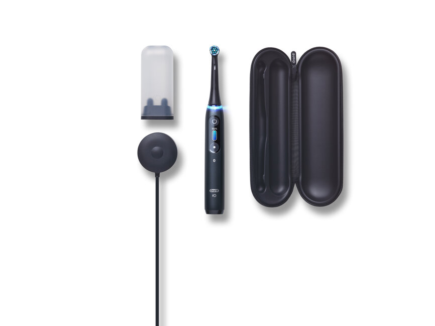 Oral-B iO black with accessories. (image: Procter & Gamble)